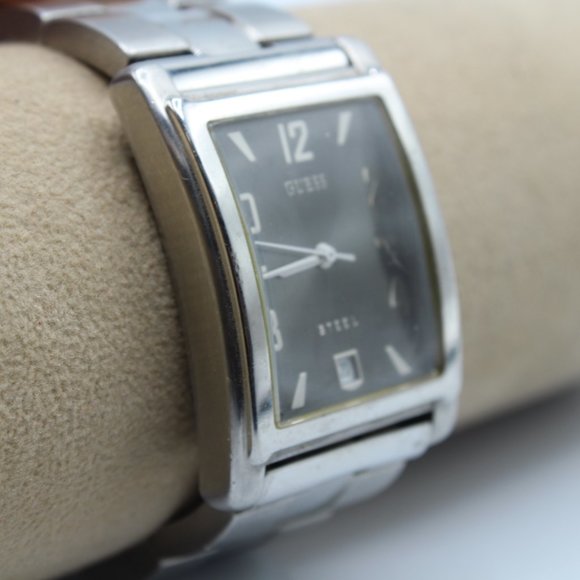 VINTAGE GUESS SQUARE FACE STAINLESS STEEL WATER RESISTANT CLASSIC WATCH G85670G - Picture 5 of 7